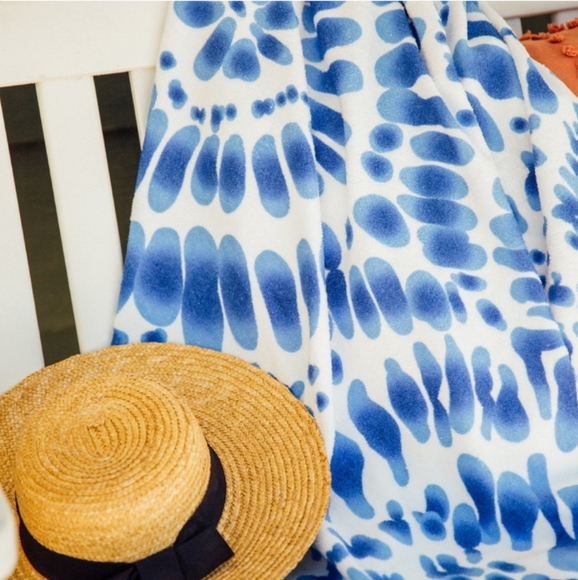 Enchante Home Oversized Round Beach towel - Picture 4 of 5